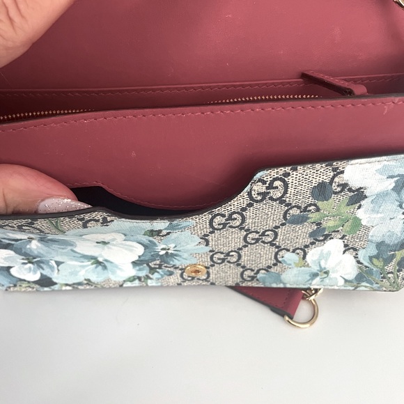 Gucci Blooming Blue Fold Over Wallet /Chain - Picture 9 of 9